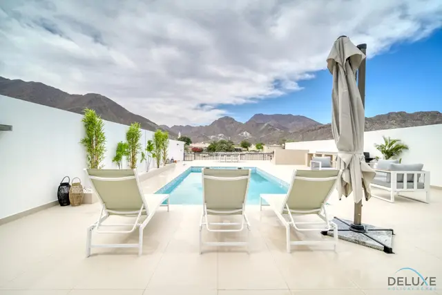 Beautiful 3-Bedroom Villa with Assistant Room — Al Dana Island