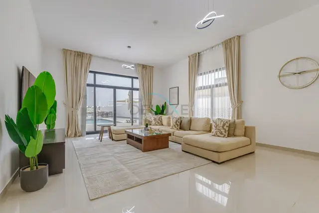 Luxury Villa with Panoramic Sea and Mountain Views and Private Pool — Al Dana Island